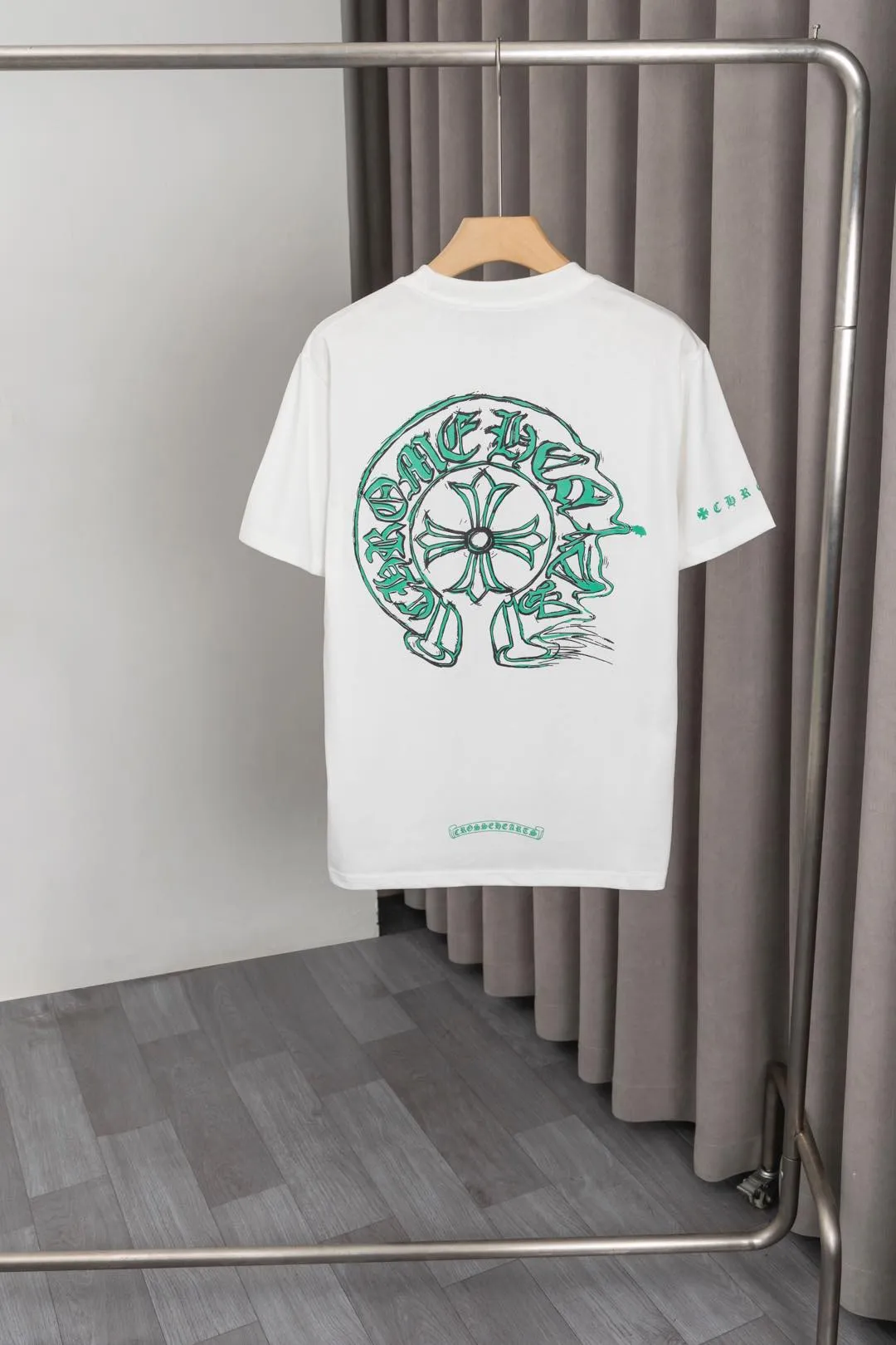 P130 X059 Chrome Hearts 25ss new T-sleeve! Made of 260g double-yarn pure cotton fabric, front and back color pattern printing technology, fashionable and versatile, same style for men and women. Color: black, white, size: M～3XL